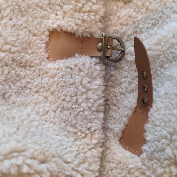 Madison 88 Faux Fur Neutral Cozy Scarf Wrap - Picture 4 of 5